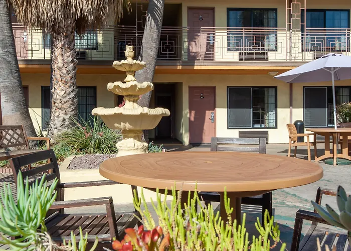 Studio City Court Yard Hotel