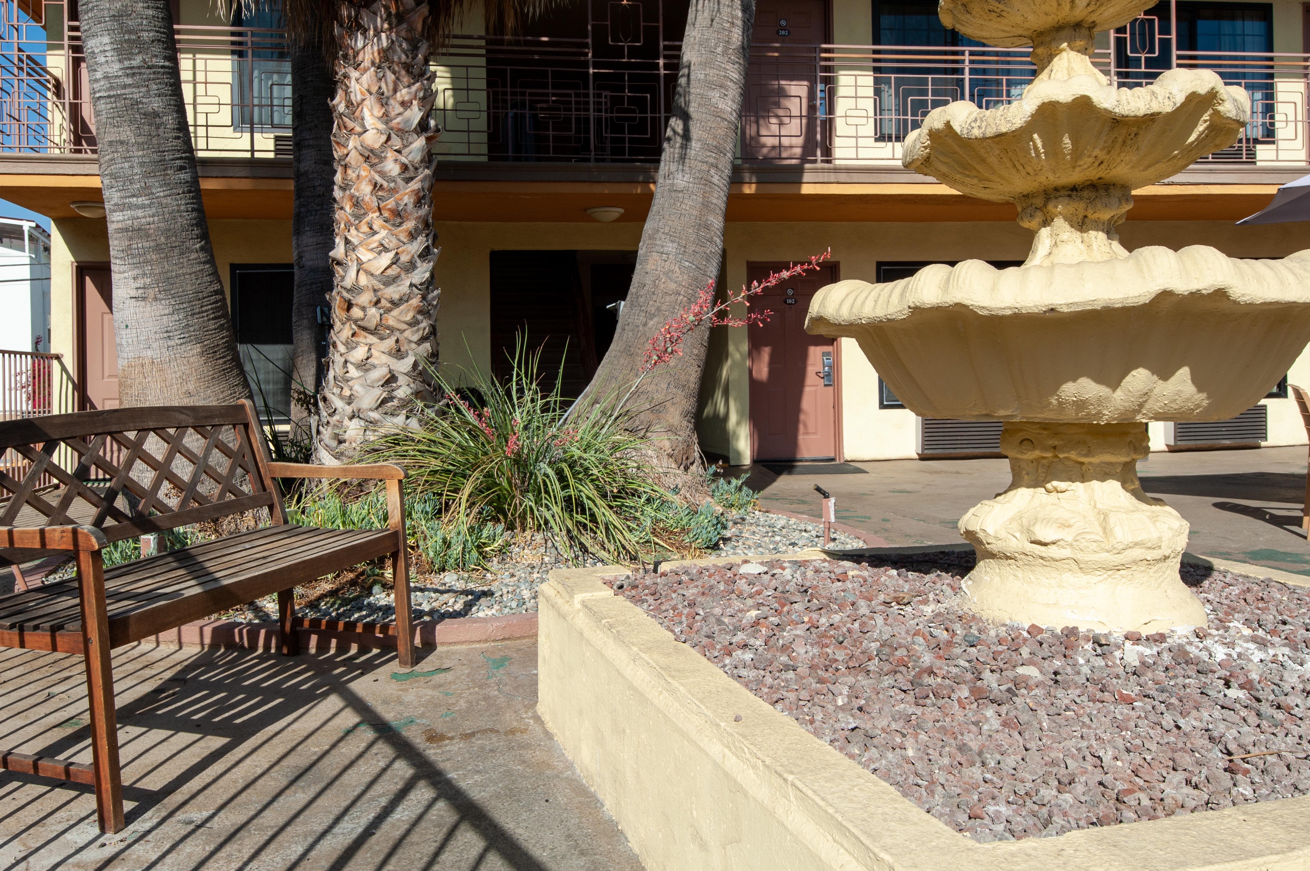 Court Yard 2* Studio City